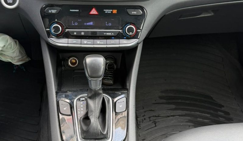 
								2017 Hyundai Ioniq full									