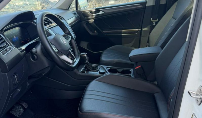 
								Volkswagen Tiguan full									