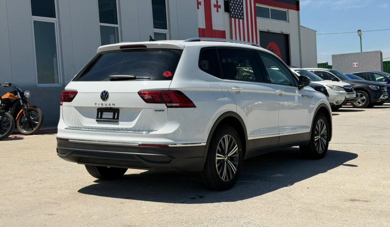 
								Volkswagen Tiguan full									