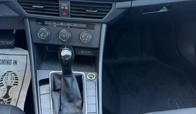 
								VOLKSWAGEN JETTA full									