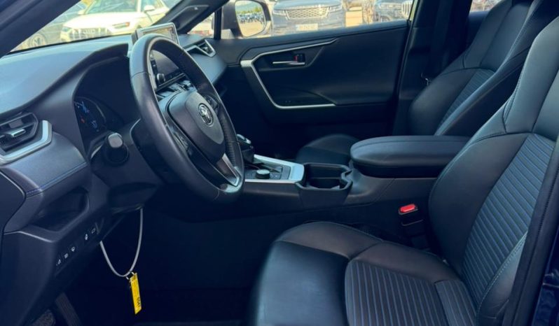 
								2020 Toyota RAV4 full									