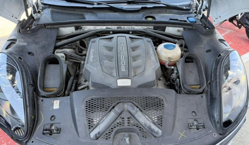 
								2016 Porsche Macan full									