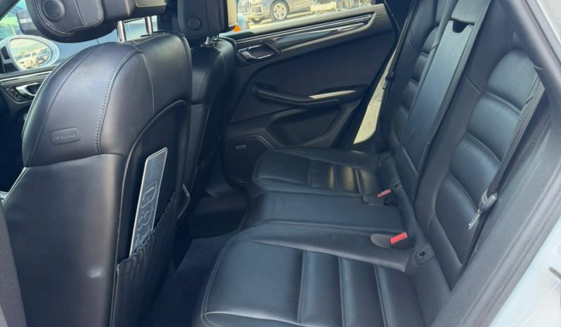 
								2016 Porsche Macan full									