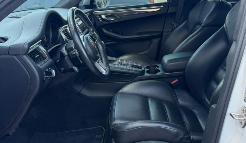 
								2016 Porsche Macan full									