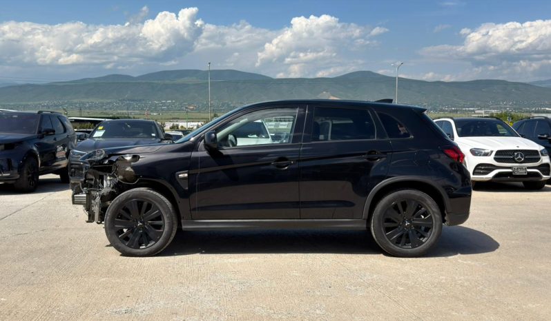 
								Mitsubishi Outlander Sport full									