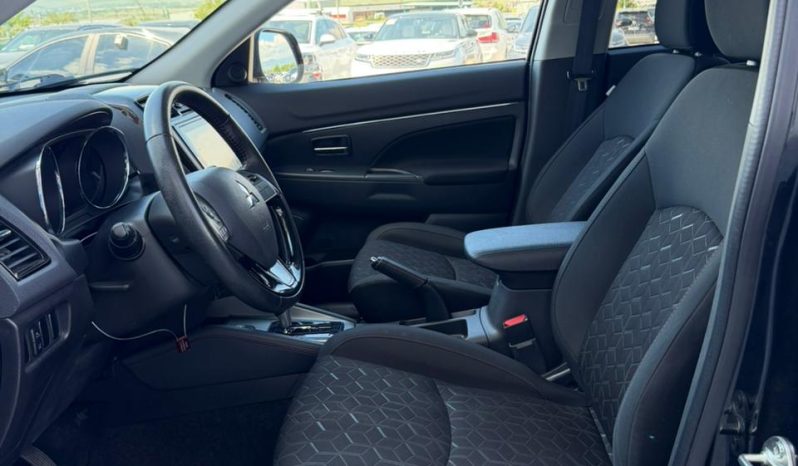 
								Mitsubishi Outlander Sport full									