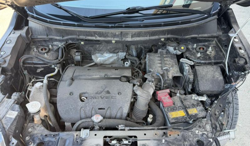
								Mitsubishi Outlander Sport full									