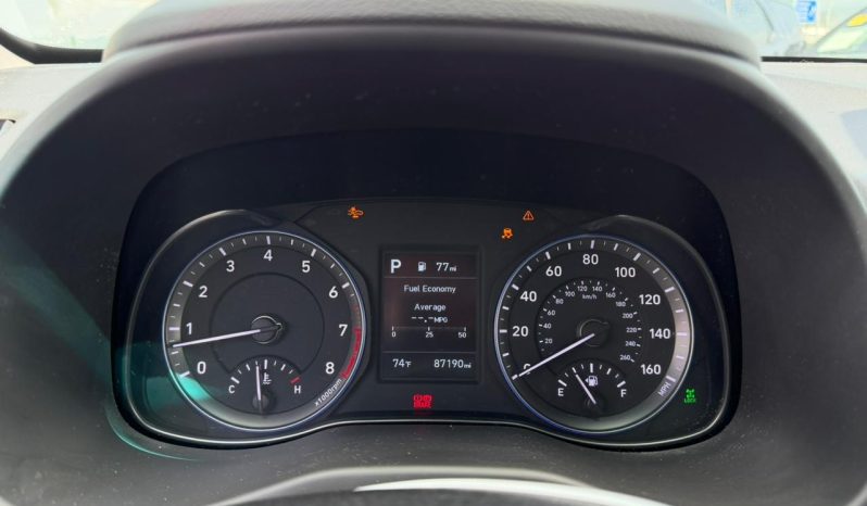 
								Hyundai Kona full									