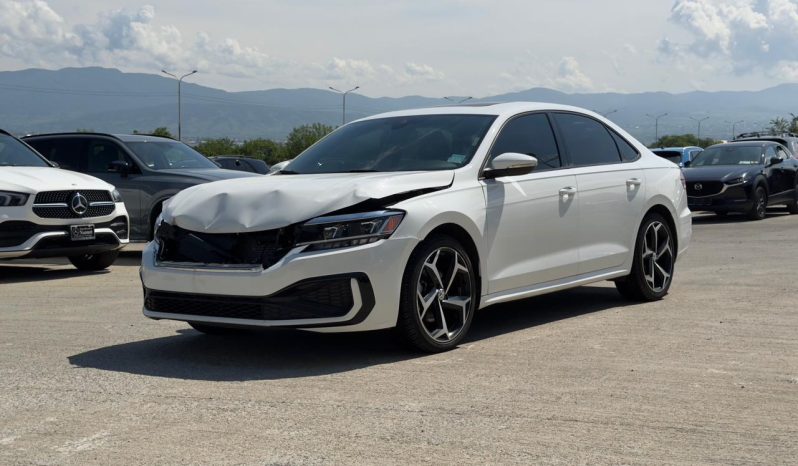 
								Volkswagen Passat full									