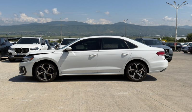 
								Volkswagen Passat full									