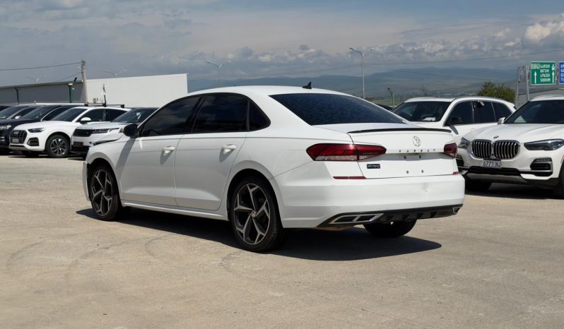
								Volkswagen Passat full									
