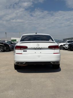 
										Volkswagen Passat full									