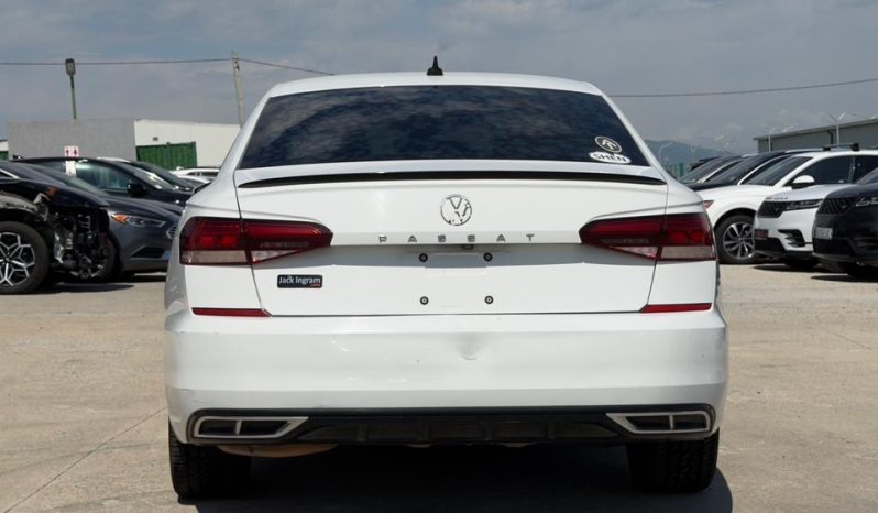 
								Volkswagen Passat full									