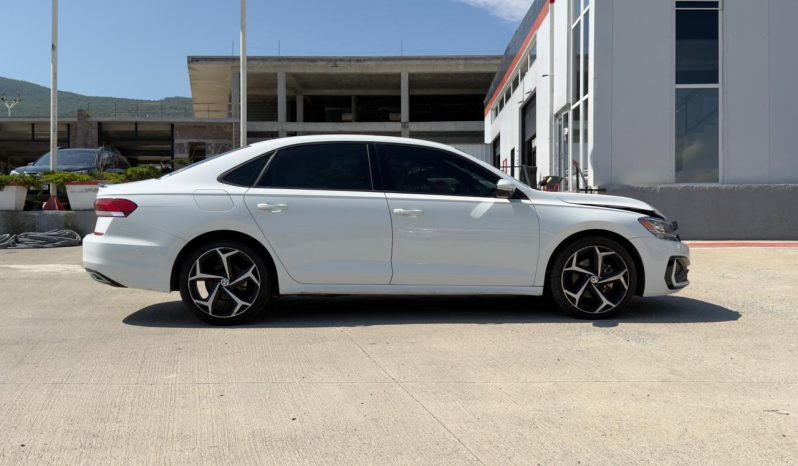 
								Volkswagen Passat full									