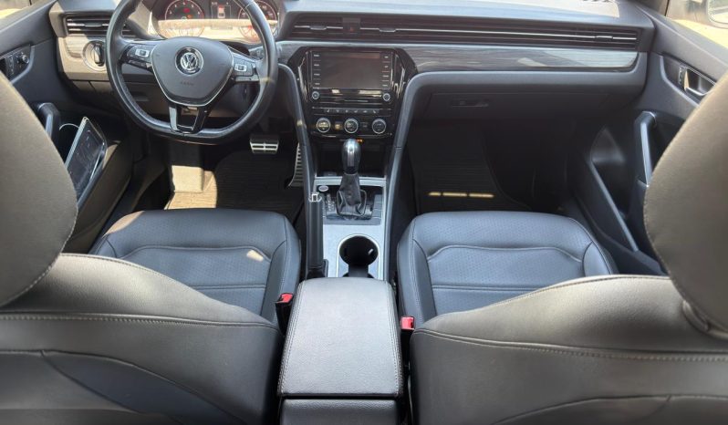 
								Volkswagen Passat full									