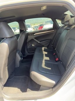 
										Volkswagen Passat full									