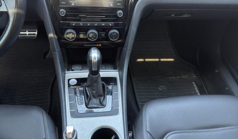 
								Volkswagen Passat full									