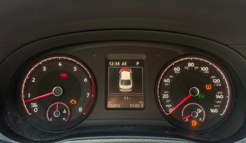 
								Volkswagen Passat full									