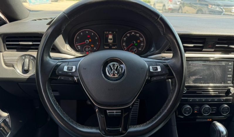 
								Volkswagen Passat full									