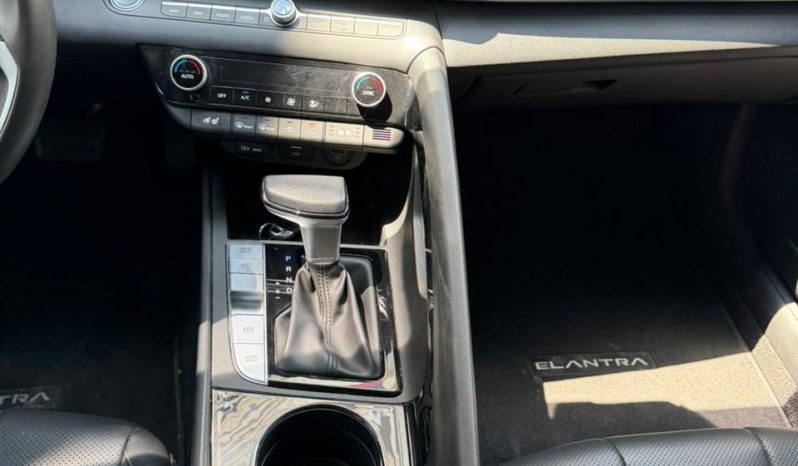
								Hyundai Elantra full									