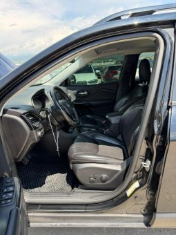 
										2019 Jeep Cherokee full									