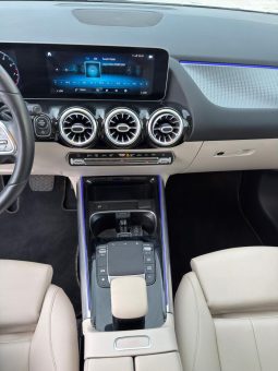 
										Mercedes-Benz GLA-Class full									