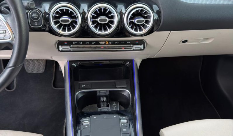 
								Mercedes-Benz GLA-Class full									