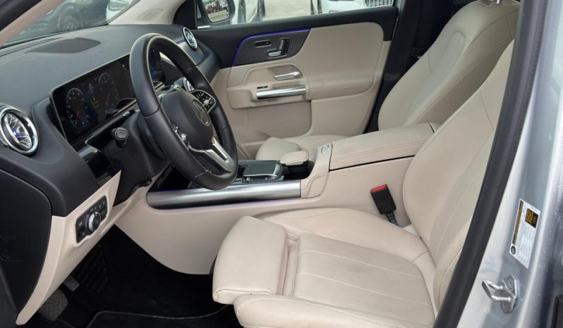 
								Mercedes-Benz GLA-Class full									