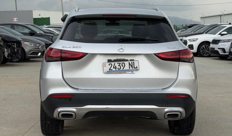 
								Mercedes-Benz GLA-Class full									