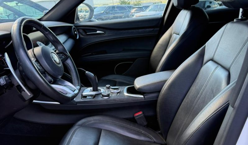 
								2022 Alfa Romeo Stelvio full									