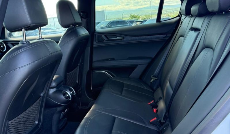 
								2022 Alfa Romeo Stelvio full									
