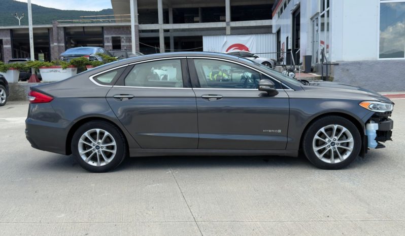
								Ford Fusion Hybrid full									
