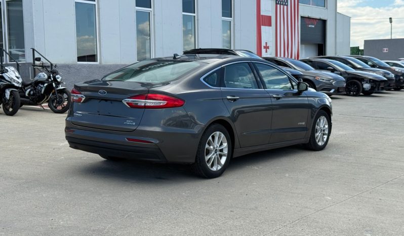
								Ford Fusion Hybrid full									