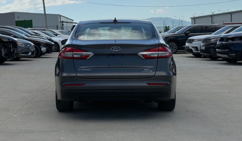 
								Ford Fusion Hybrid full									