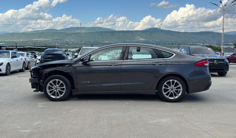 
								Ford Fusion Hybrid full									
