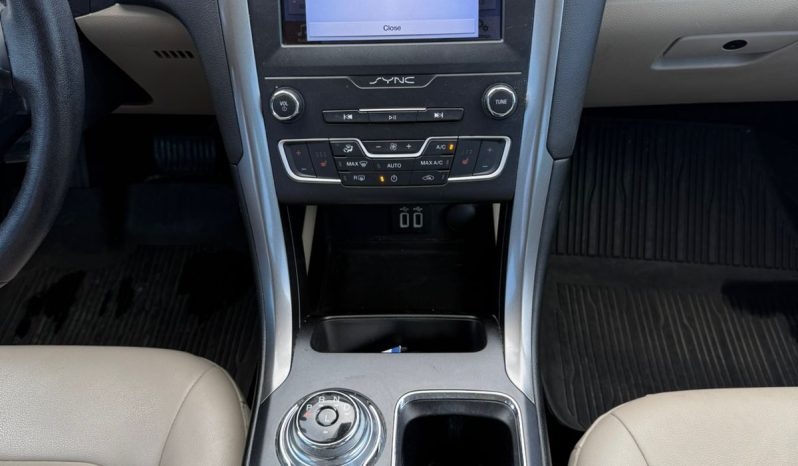 
								Ford Fusion Hybrid full									