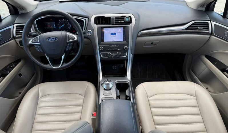 
								Ford Fusion Hybrid full									