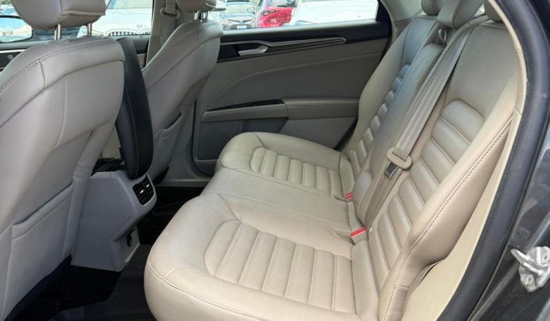 
								Ford Fusion Hybrid full									