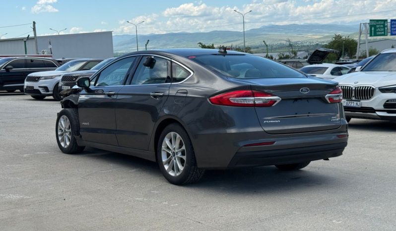
								Ford Fusion Hybrid full									
