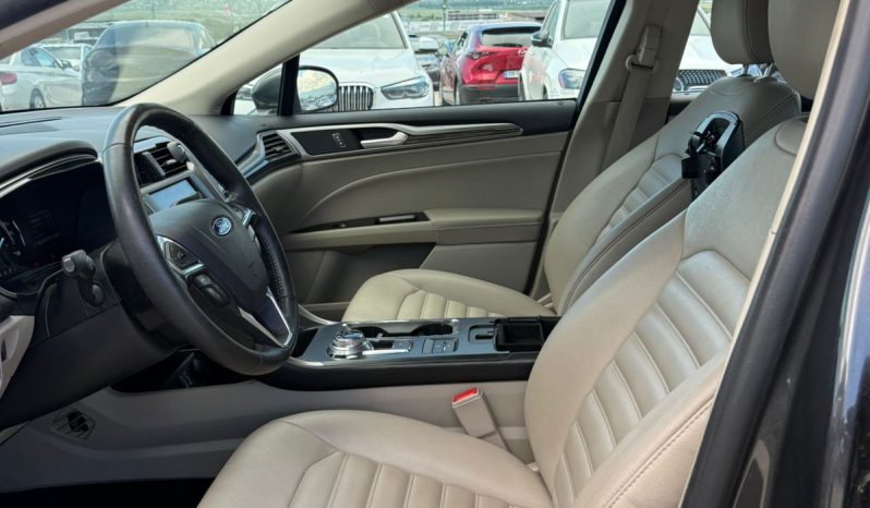 
								Ford Fusion Hybrid full									