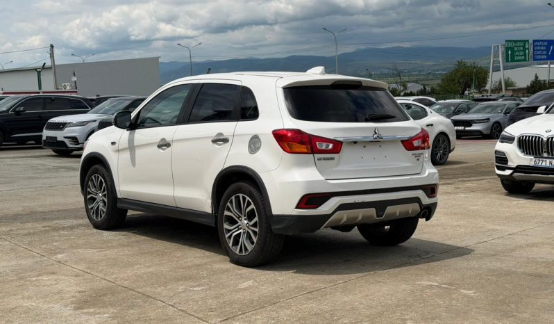 
								Mitsubishi Outlander full									