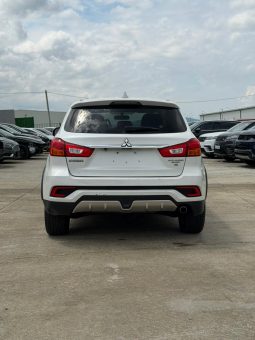 
										Mitsubishi Outlander full									