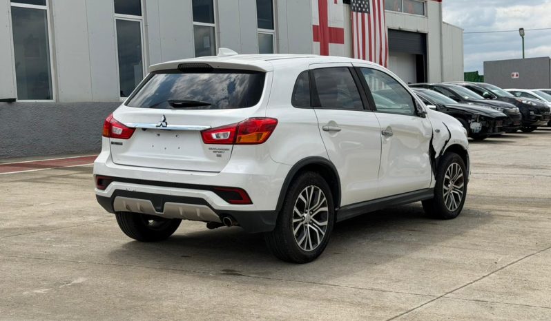 
								Mitsubishi Outlander full									