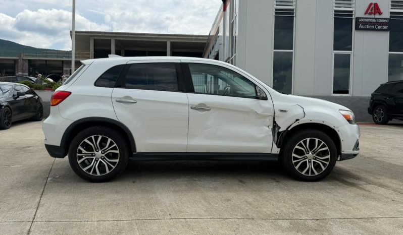 
								Mitsubishi Outlander full									