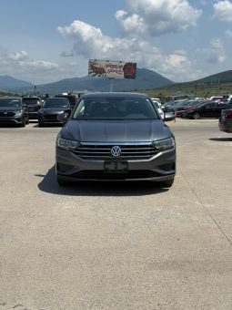 
										Volkswagen Jetta full									