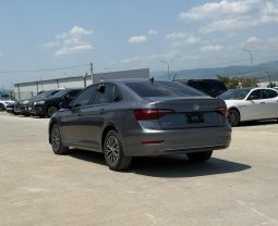 
										Volkswagen Jetta full									