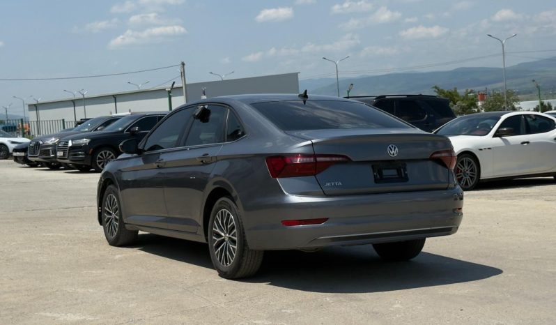 
								Volkswagen Jetta full									