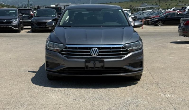 
								Volkswagen Jetta full									
