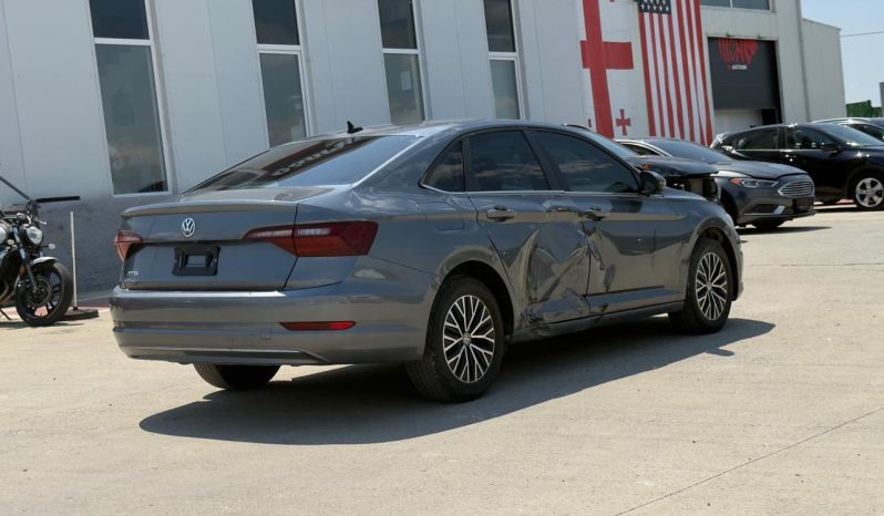 
								Volkswagen Jetta full									