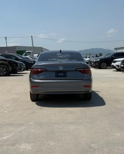 
										Volkswagen Jetta full									